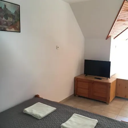 Center Apartmanhaz בית הארחה
