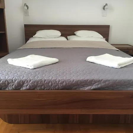 Center Apartmanhaz