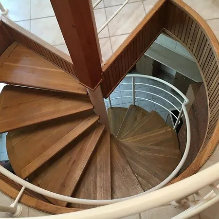 Center Apartmanhaz בית הארחה *