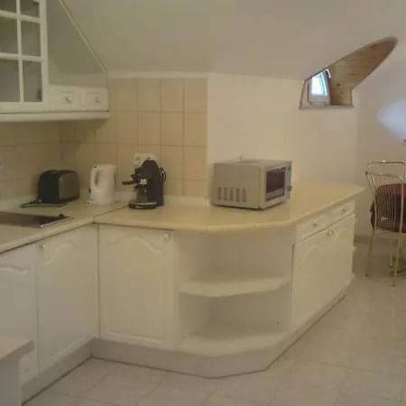 Center Apartmanhaz *